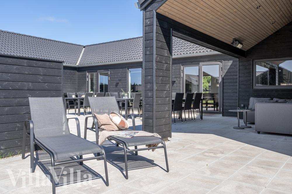 Luksushus nr. 778 har en dejlig terrasse med gode havemøbler til 20 personer.