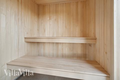 Nyd varmen i saunaen i luksushus nr. 772 til 18 personer