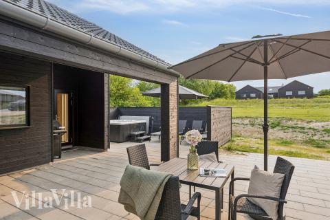 Nyd en grillaften på terrassen i luksushus nr. 772 i Tyskland