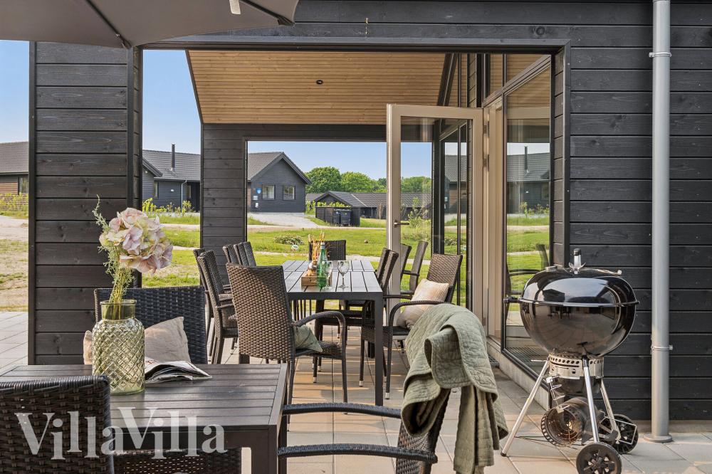 Luksushus nr. 772 har en dejlig terrasse med gode havemøbler til 18 personer.