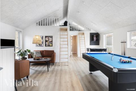 Aktivitetsrum i luksushus nr. 912 med 7 soveværelser og plads til 18 personer.