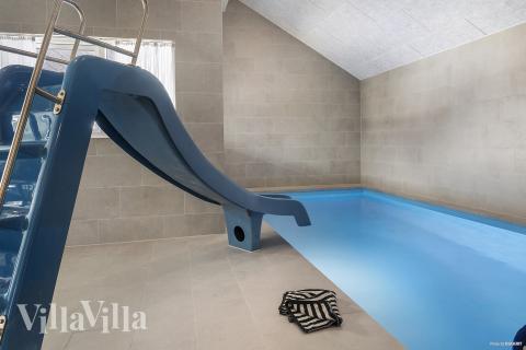 Den lækre pool i luksushuse nr. 912 til 18 personer