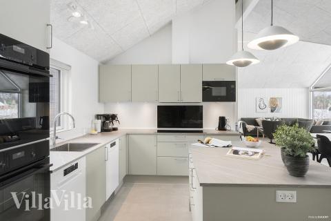 Køkkenet i luksushus nr. 912 er godt indrettet.