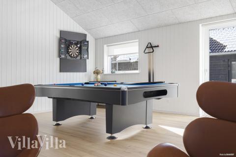 Luksushus 816 til 20 personer byder på et stort aktivitetsrum med bl.a. billard og dart