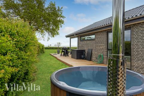 Nyd varmen i spaen i luksushus nr. 950 i Fyn og øer