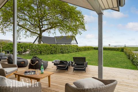 Luksushus nr. 950 har en dejlig terrasse med gode havemøbler til 9 personer.