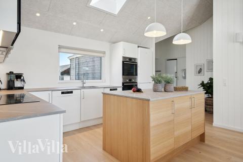 Køkkenet i luksushus nr. 776 er udstyrret, så I let kan lave mad til 18 personer.