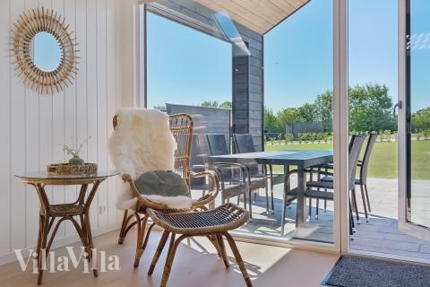 Sofaen i luksushus 776 i Tyskland indbyder til brætspil eller at se en film sammen.