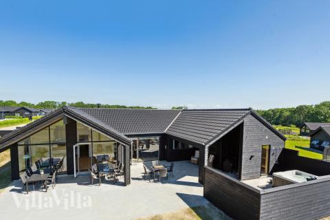 Dette skønne poolhus nr. 776 med plads til 18 personer ligger i Tyskland