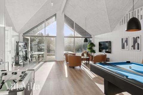 Luksushus 773 til 24 personer byder på et stort aktivitetsrum med bl.a. billard og dart