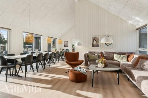 Sofaen i luksushus 773 i Tyskland indbyder til brætspil eller at se en film sammen.