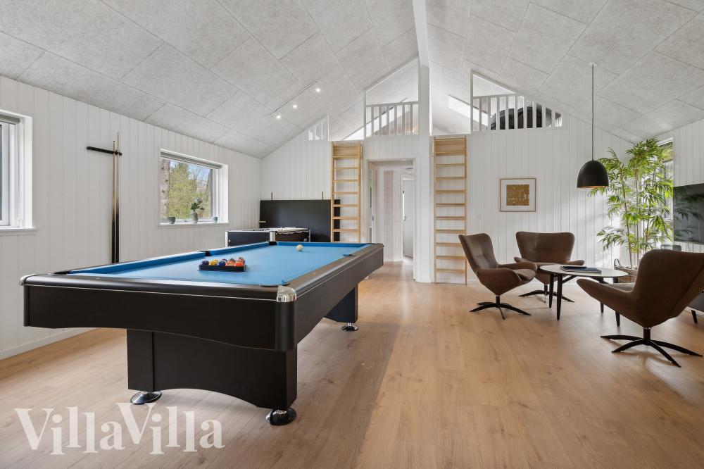 Ud over de mange timer, man kan bruge i husets pool-afdeling, så byder luksushus 775 også på billard/bordtennis og dart