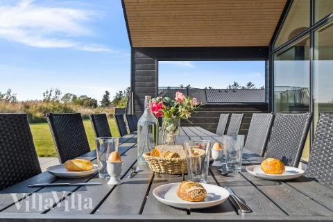 Nyd en grillaften på terrassen i luksushus nr. 775 i Tyskland