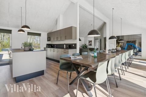 Det store lyse opholdrum i luksushus nr. 777 til 24.