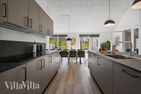 Køkkenet i luksushus nr. 777 er udstyrret, så I let kan lave mad til 24 personer.