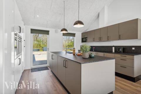 Køkkenet i luksushus nr. 777 er godt indrettet.