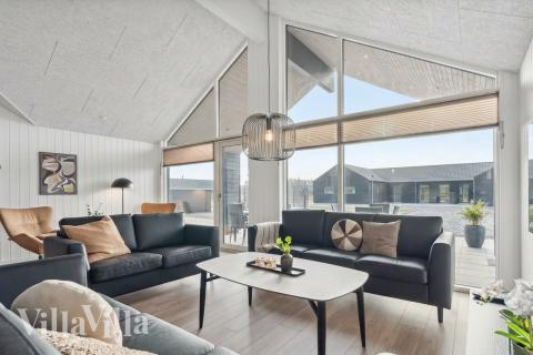 Luksushus 779 til 26 personer byder på et stort aktivitetsrum med bl.a. billard og dart