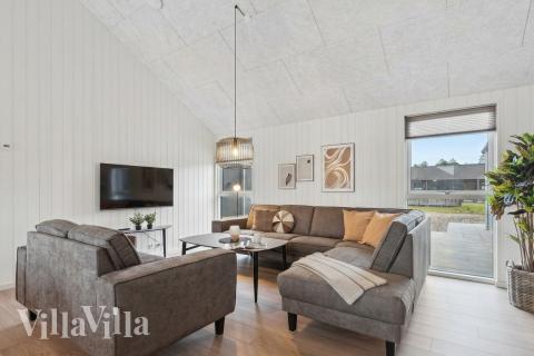 Sofaen i luksushus 779 i Tyskland indbyder til brætspil eller at se en film sammen.