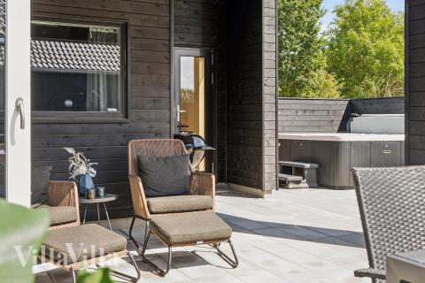 Luksushus nr. 780 har en dejlig terrasse med gode havemøbler til 26 personer.