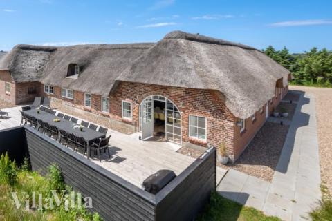 Dette skønne poolhus nr. 528 med plads til 28 personer ligger i Vestjylland