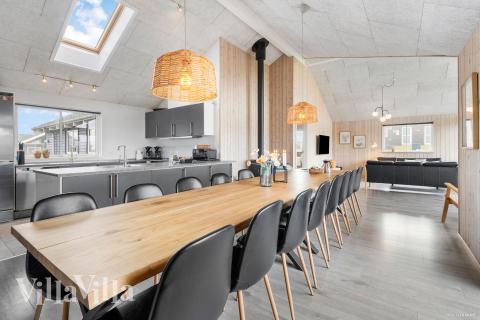 Det store lyse opholdrum i luksushus nr. 322 til 18.