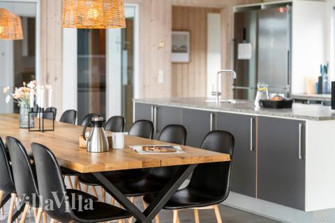 Opholdsrum med plads til 18 i luksushus nr. 322.