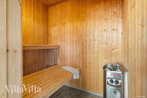 Nyd varmen i saunaen i luksushus nr. 322 til 18 personer