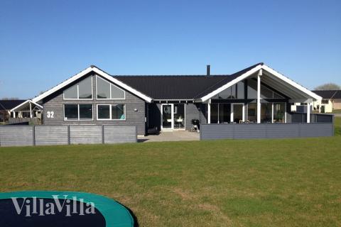 Dette skønne poolhus nr. 322 med plads til 18 personer ligger i Fyn og øer