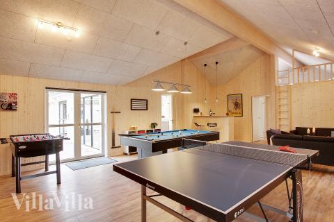 Luksushus 330 til 24 personer byder på et stort aktivitetsrum med bl.a. billard og dart