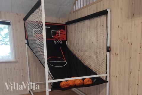 Aktivitetsrum i luksushus nr. 330 med 9 soveværelser og plads til 24 personer.