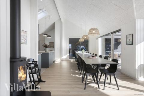 Det store lyse opholdrum i luksushus nr. 907 til 18.