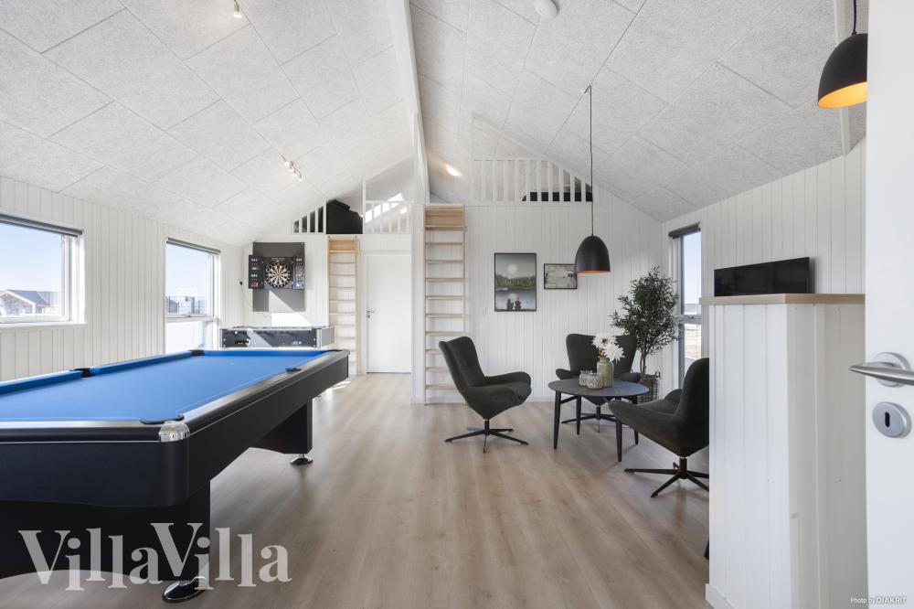 Ud over de mange timer, man kan bruge i husets pool-afdeling, så byder luksushus 907 også på billard/bordtennis og dart