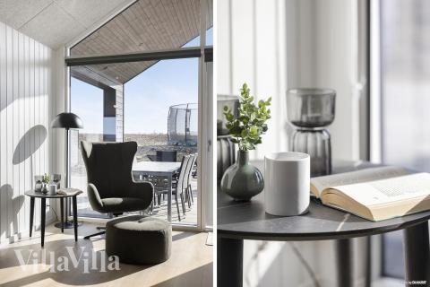 Sofaen i luksushus 907 i Fyn og øer indbyder til brætspil eller at se en film sammen.