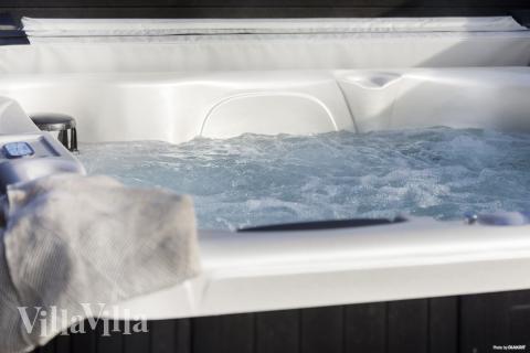 Nyd varmen i spaen i luksushus nr. 907 i Fyn og øer