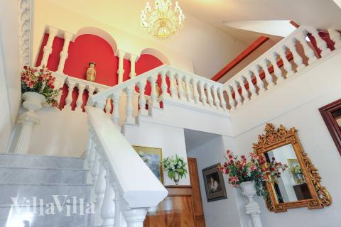 Den rummelige entre i luksushus nr. 951 i Fyn og øer