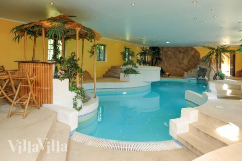 Tag en dukkert i poolen i luksushus nr. 951 i Fyn og øer.