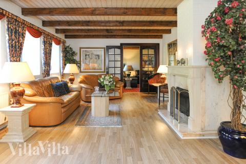 Sofahjørnet i luksushus 951 i Fyn og øer.