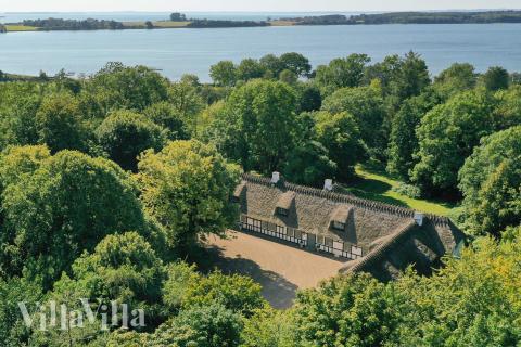 Dette skønne poolhus nr. 951 med plads til 18 personer ligger i Fyn og øer