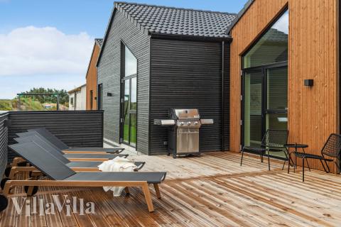 Luksushus nr. 682 har en dejlig terrasse med gode havemøbler til 18 personer.