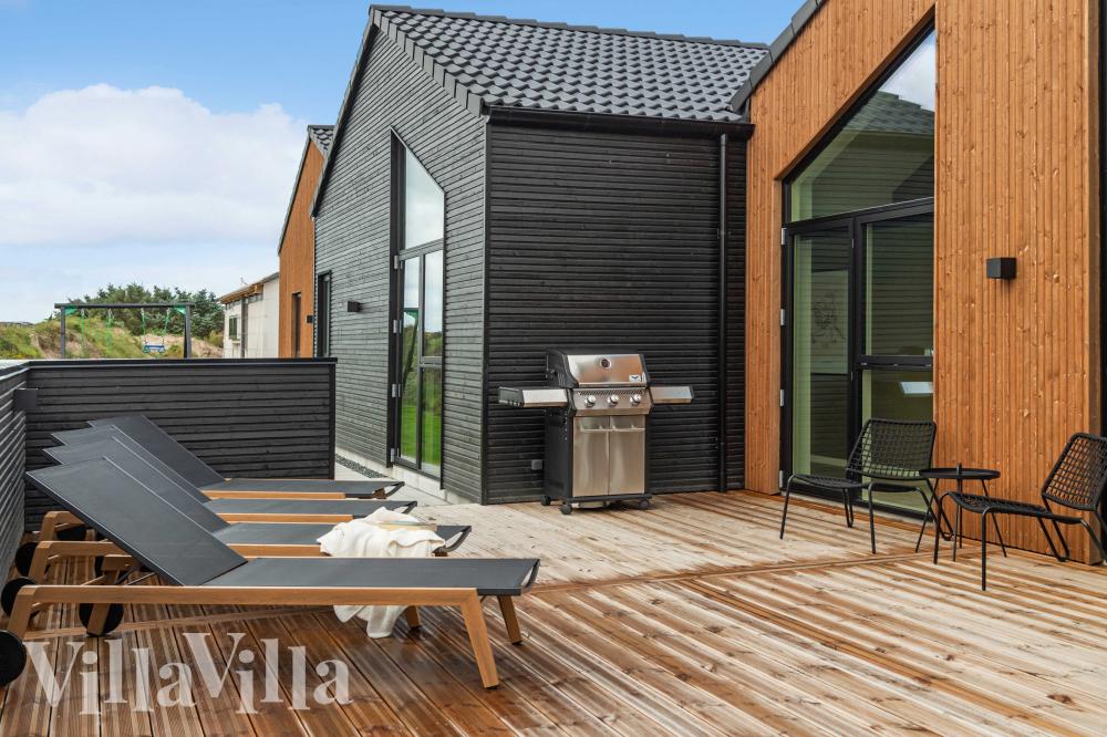 Luksushus nr. 682 har en dejlig terrasse med gode havemøbler til 18 personer.