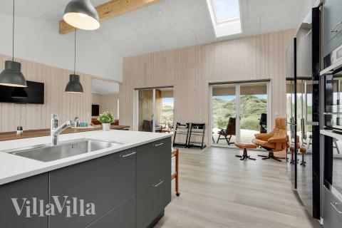 Køkkenet i luksushus nr. 945 er godt indrettet.