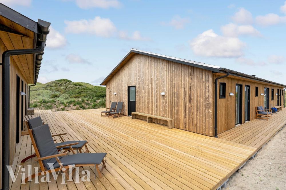 Stor terrasse ved luksushus nr. 945 i Nordjylland.