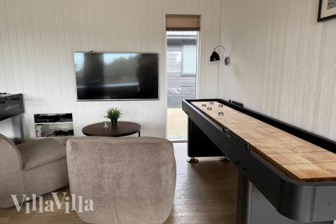Luksushus 948 til 26 personer byder på et stort aktivitetsrum med bl.a. billard og dart