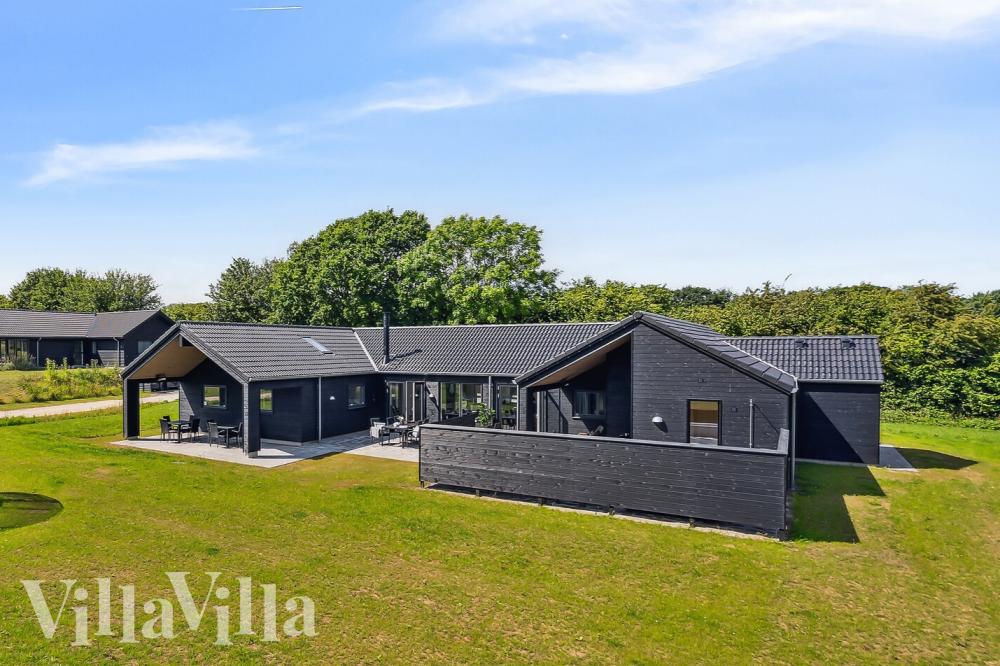Dette skønne poolhus nr. 948 med plads til 26 personer ligger i Lolland/Falster/Møn