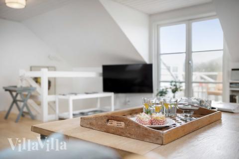 Sofaen i luksushus 953 i Vestjylland indbyder til brætspil eller at se en film sammen.