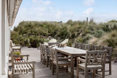 Luksushus nr. 953 har en dejlig terrasse med gode havemøbler til 14 personer.