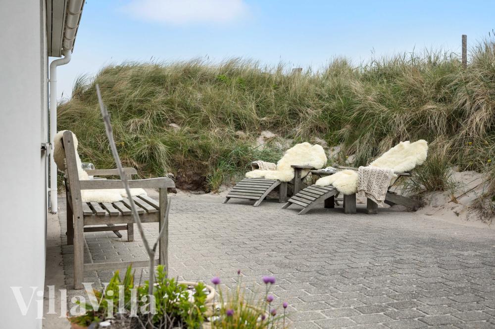 Stor terrasse ved luksushus nr. 953 i Vestjylland.