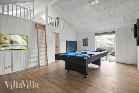Luksushus 928 til 14 personer byder på et stort aktivitetsrum med bl.a. billard og dart