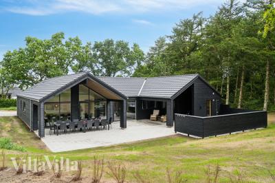 Dette skønne poolhus nr. 904 med plads til 14 personer ligger i Nordsjælland