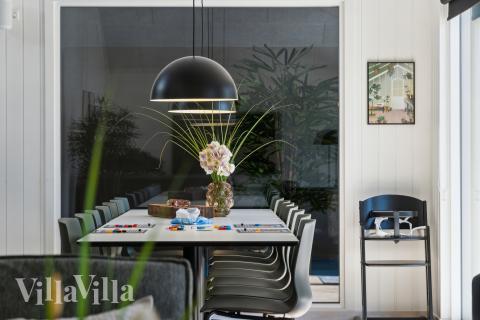 Det store lyse opholdrum i luksushus nr. 904 til 14.